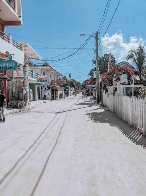 Vacation Home Blue Lotus Caye Caulker Esterno foto