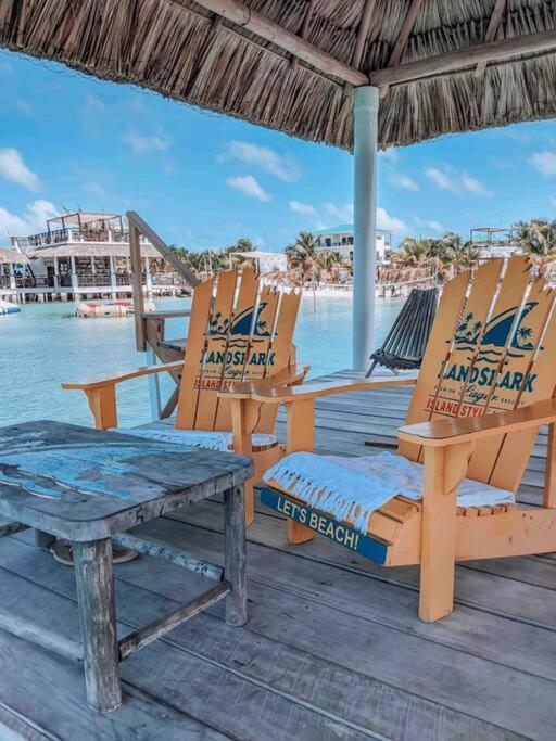 Vacation Home Blue Lotus Caye Caulker Esterno foto